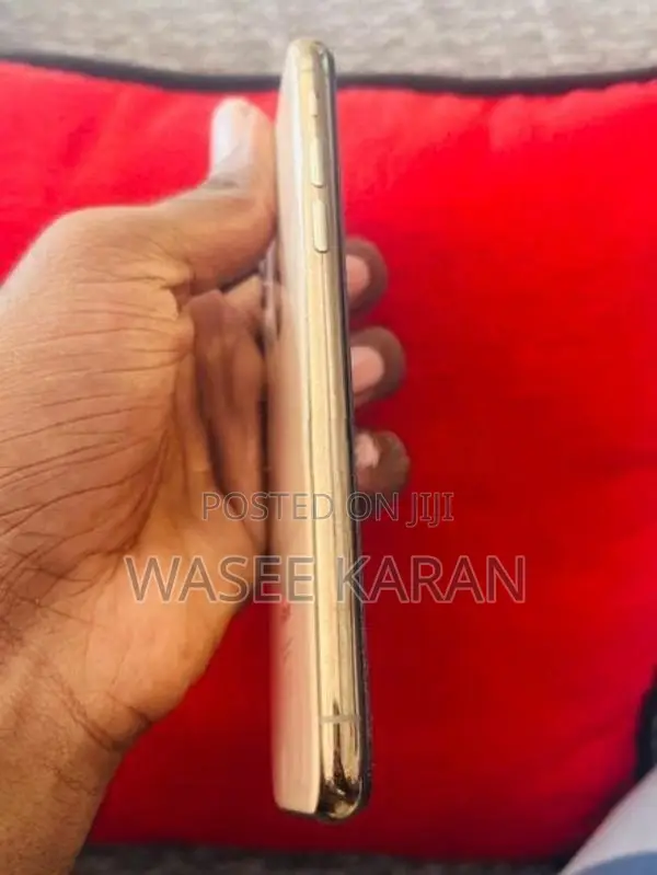 Apple iPhone XS (Used)