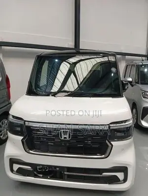 Honda N-Box Custom 2024