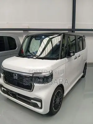 Honda N-Box Custom 2024