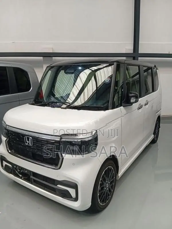 Honda N-Box Custom 2024