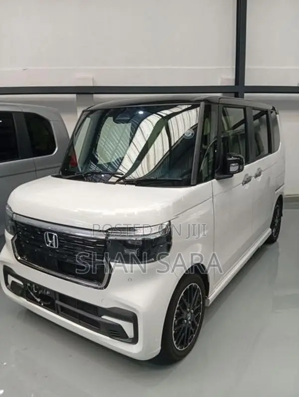Honda N-Box Custom 2024