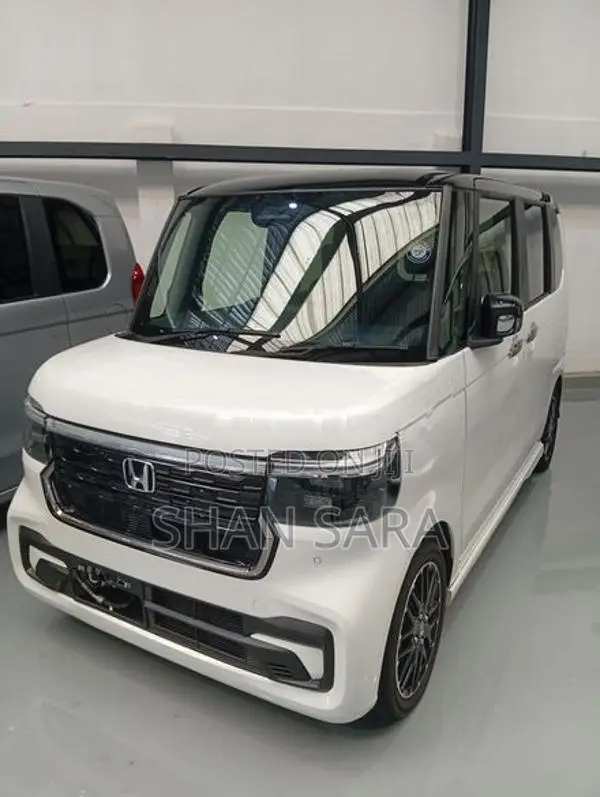 Honda N-Box Custom 2024