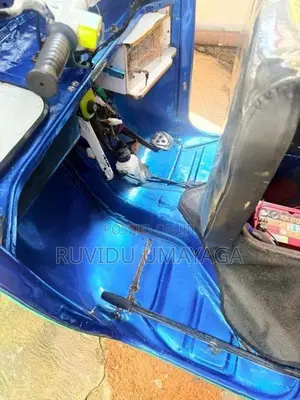 Bajaj RE 2005