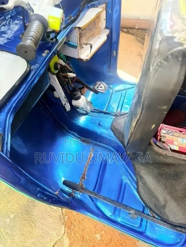 Bajaj RE 2005