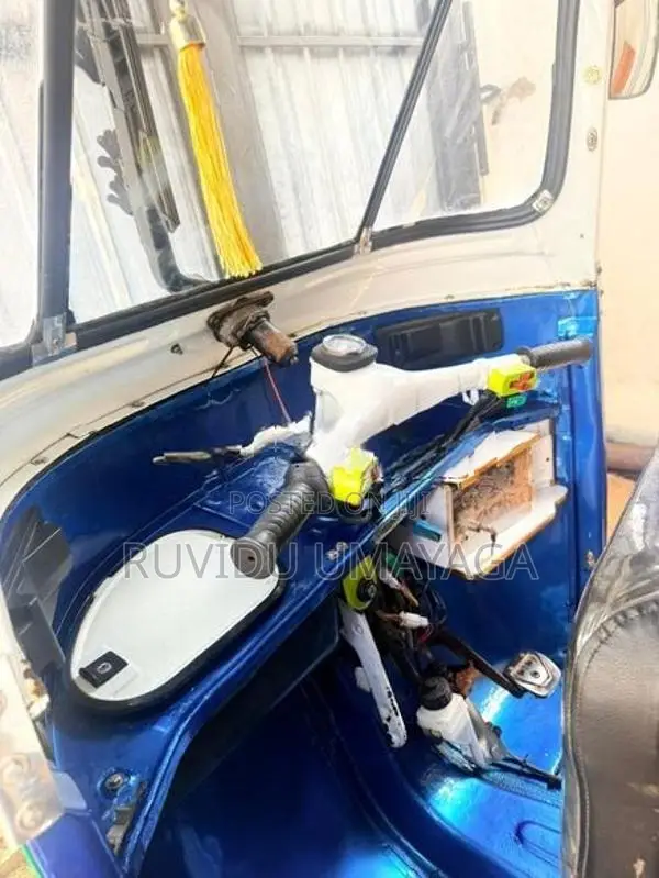 Bajaj RE 2005