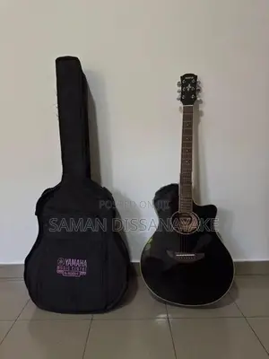Yamaha Guitar Apx600