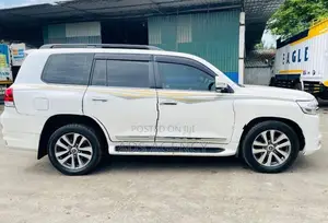 Toyota Land Cruiser VX V8 2016