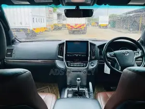 Toyota Land Cruiser VX V8 2016