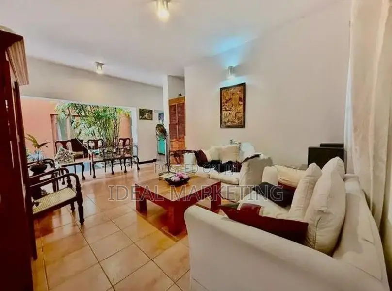 4 Bedroom Prime House for Sale - Pita Kotte, Baddagana Road (EM704)