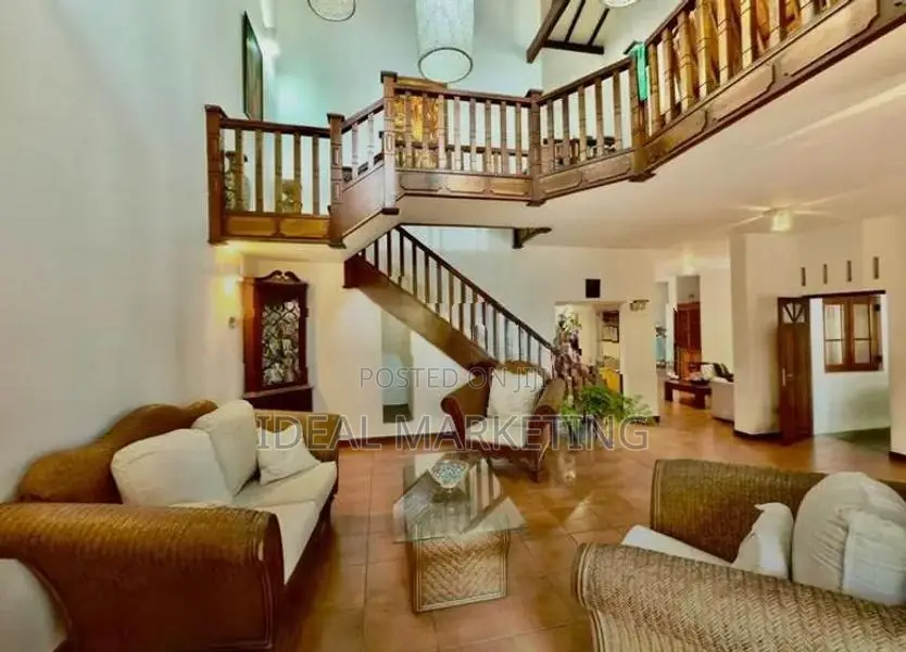 4 Bedroom Prime House for Sale - Pita Kotte, Baddagana Road (EM704)