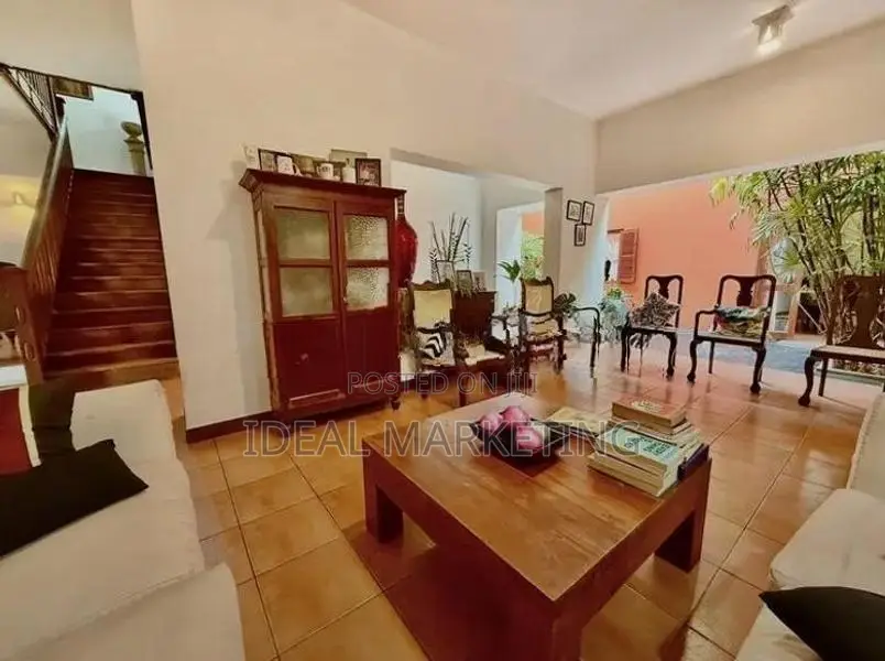 4 Bedroom Prime House for Sale - Pita Kotte, Baddagana Road (EM704)