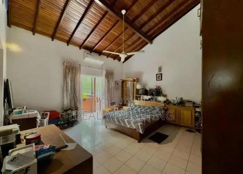 4 Bedroom Prime House for Sale - Pita Kotte, Baddagana Road (EM704)