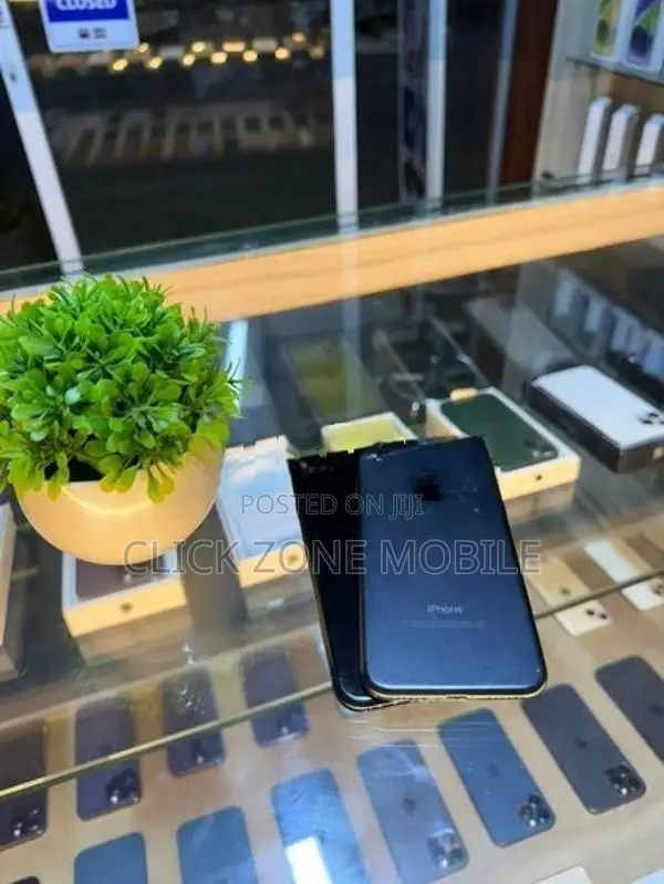 Apple iPhone 7 128GB (Used)