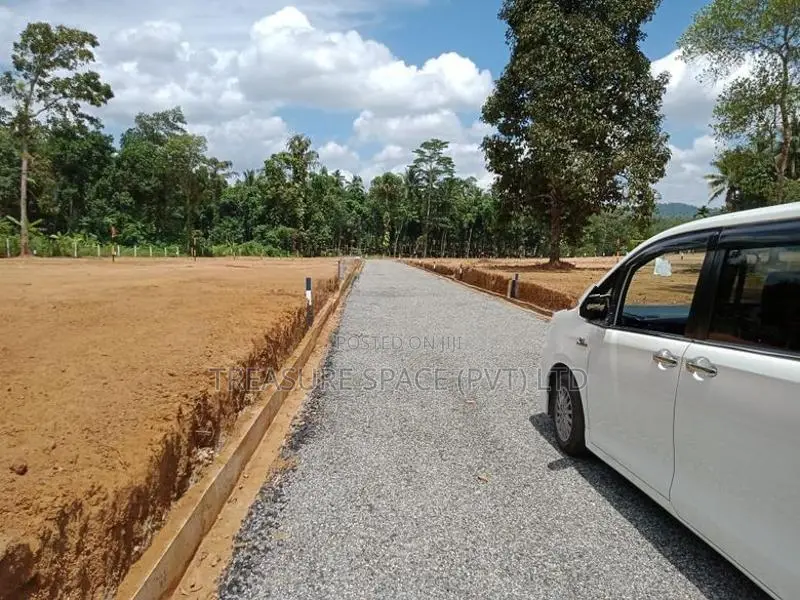 Land for Sale at Padukka Near 125 Bus Route