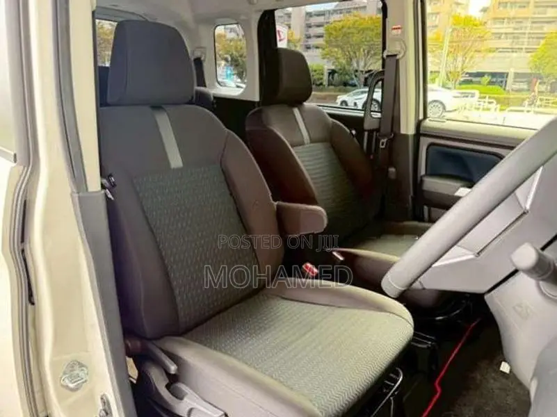 Toyota Roomy Custom G T 2026