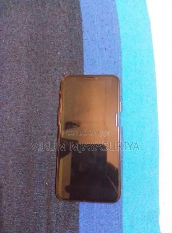 Apple iPhone XS (Used)