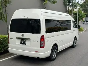 Toyota Hiace GDH Highroof 2026