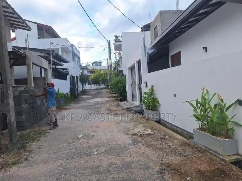 Brand New House for Sale in Athurugiriya