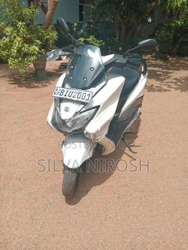 Suzuki Burgman 2020