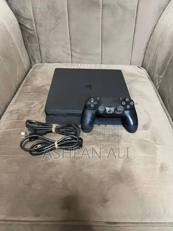 PS4 Slim 1TB Version 9.03