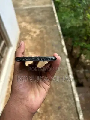 Apple iPhone X (Used)