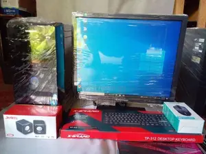 CORE i5 4th 4590 3.30 Ghz / 19" LED Screen with Full Set