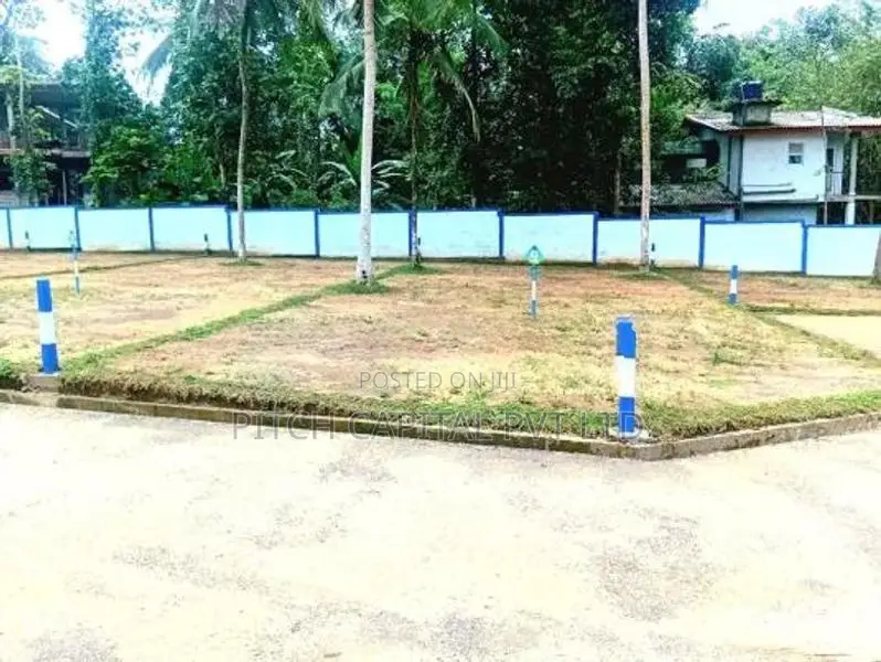 අතුරුගිරිය Millennium city බස්පාරෙන් බිම්කොටසක් විකිණීමට