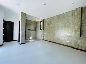 Spacious Luxury House with Modern Facilities in Kadawatha