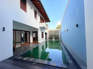 Luxury House with Rooftop Bar and Pool - Kotte