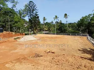 කරාපිටිය රෝහලට ළඟින් ඉඩම
