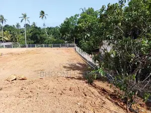 කරාපිටිය රෝහලට ළඟින් බිම්කොටස්