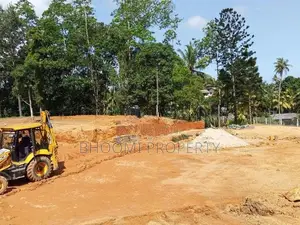 කරාපිටිය අනගාරික ධර්මපාල මාවතේ බිම් කොටස්