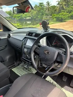 Mahindra KUV 100 2021