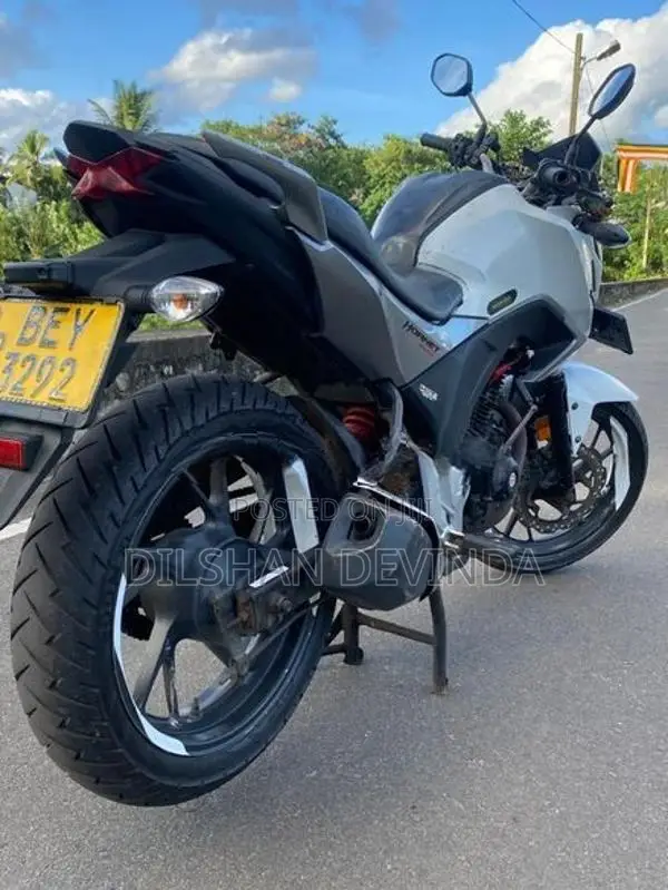 Honda CB Hornet 160R 2016