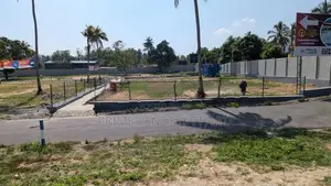 මල්කඩුවාවේ වටිනා බිම් කොටස්