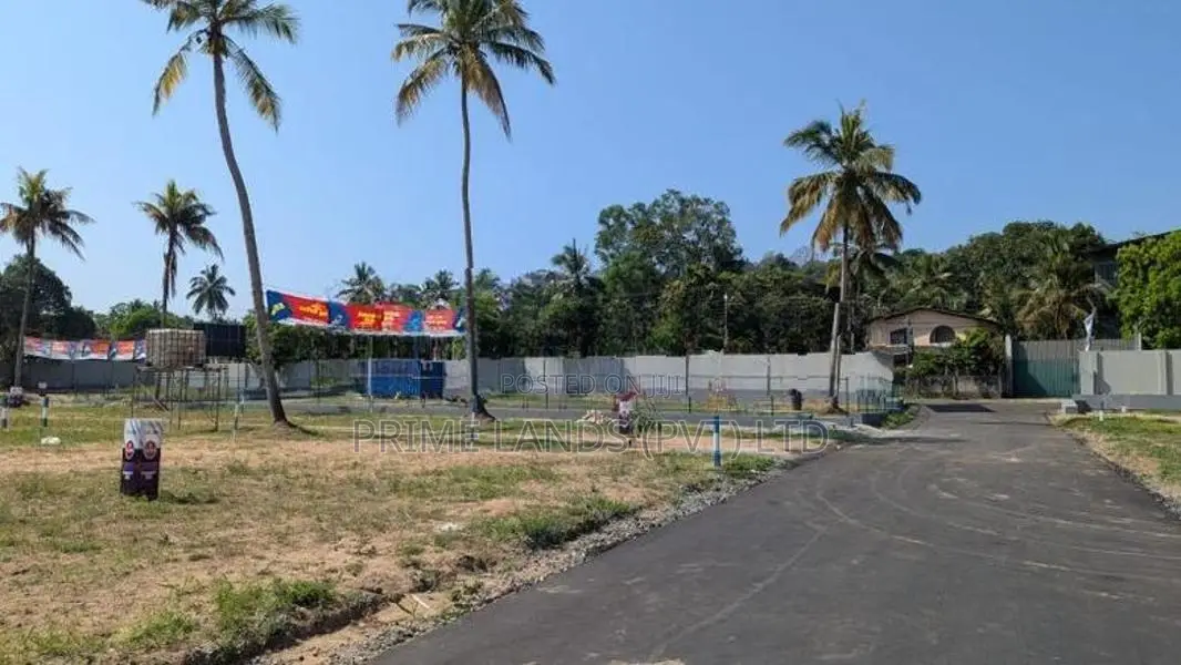 මල්කඩුවාවේ වටිනා බිම් කොටස්