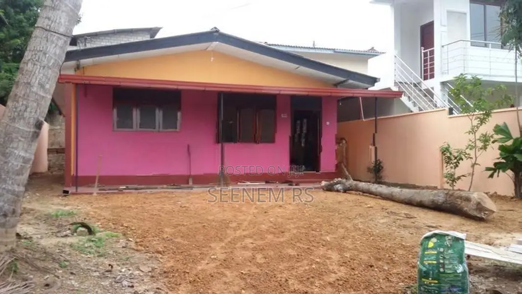 Land with Old House in Mulleriyawa