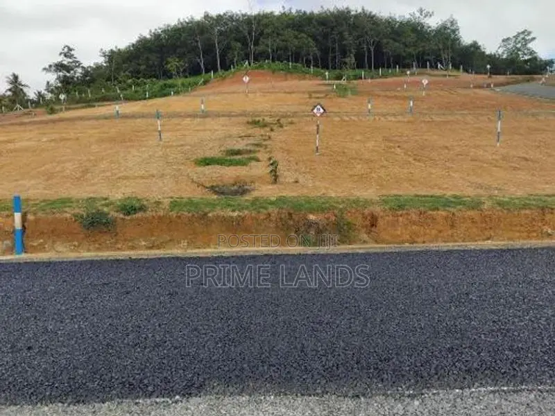 කලුතර නේවාසික බිම් කොටස්