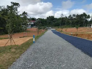 කලුතර නේවාසික බිම් කොටස්