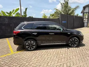 Mitsubishi Outlander PHEV 2016