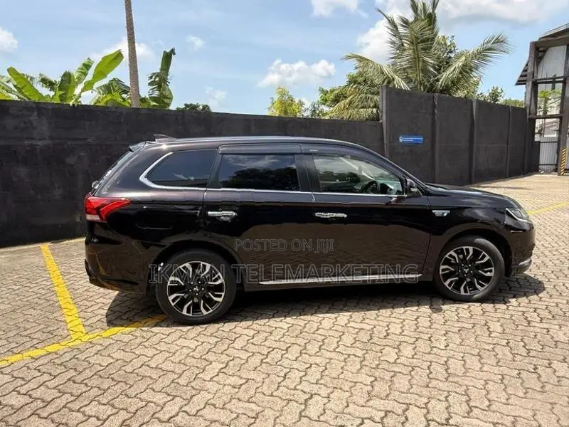 Mitsubishi Outlander PHEV 2016