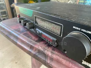 Stereo Crown 200W AMP : Amplifier