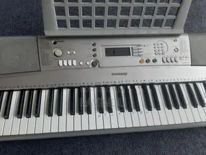Yamaha PSR E303