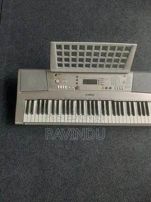 Yamaha PSR E303