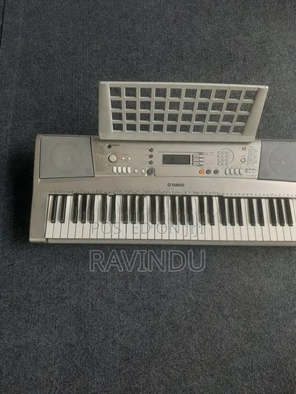 Yamaha PSR E303