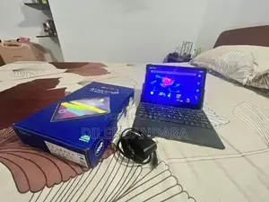Datamini T104G 10.1 Inch 4G tablet with charger and keyboard case
