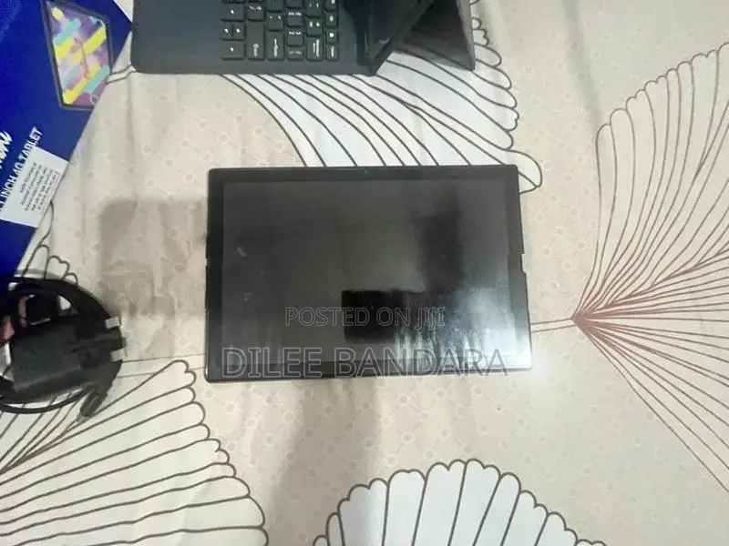 Datamini T104G 10.1 Inch 4G tablet with charger and keyboard case