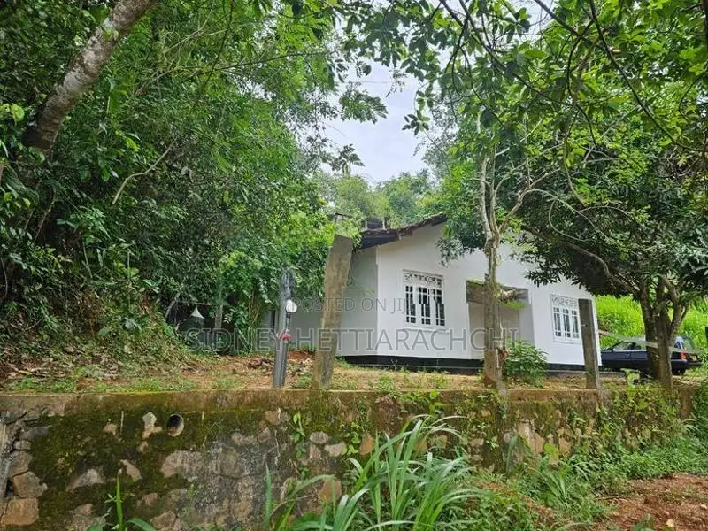 Valuable House with Land for Sale in Mirigama