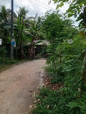 පාදුක්ක නගරයට මීටර් 500ක් දුරින් පිහිටි හරි හතරැස් ඉඩම විකිනීමට
