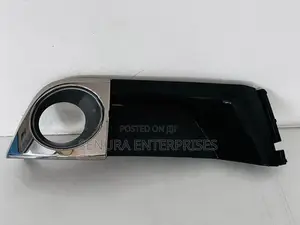 Toyota Esquire ZWR80 G Fog Light